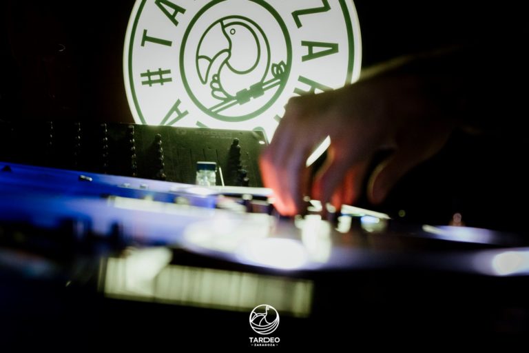Manos dj TardeoZaragoza